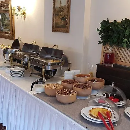 Zoe Hotel 3*